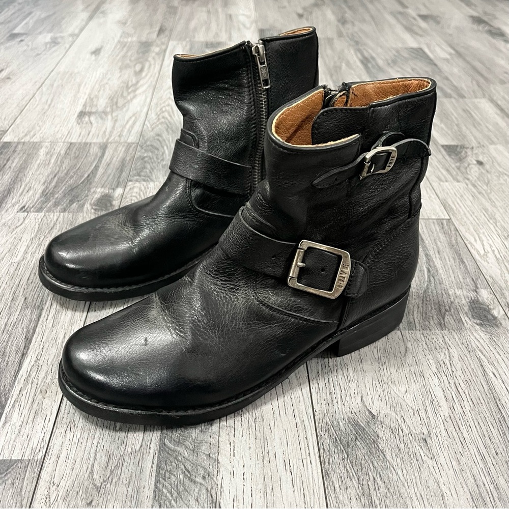FRYE Vicky 6” Black Leather Ankle Engineer Biker Boots